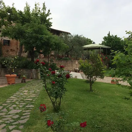 Couette-café Podere Il Pero 4*