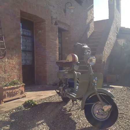 Bed & Breakfast Podere Il Pero 4*