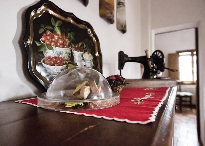 Podere Il Pero Bed & Breakfast 4*