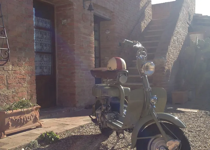 Bed & Breakfast Podere Il Pero 4*